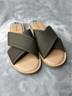 NWOT Splendid Women's Green/Tan/Samantha Sandals Size 7.5